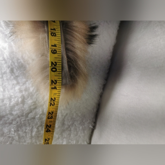 Fur hood or collar attachment - Picture 4 of 9